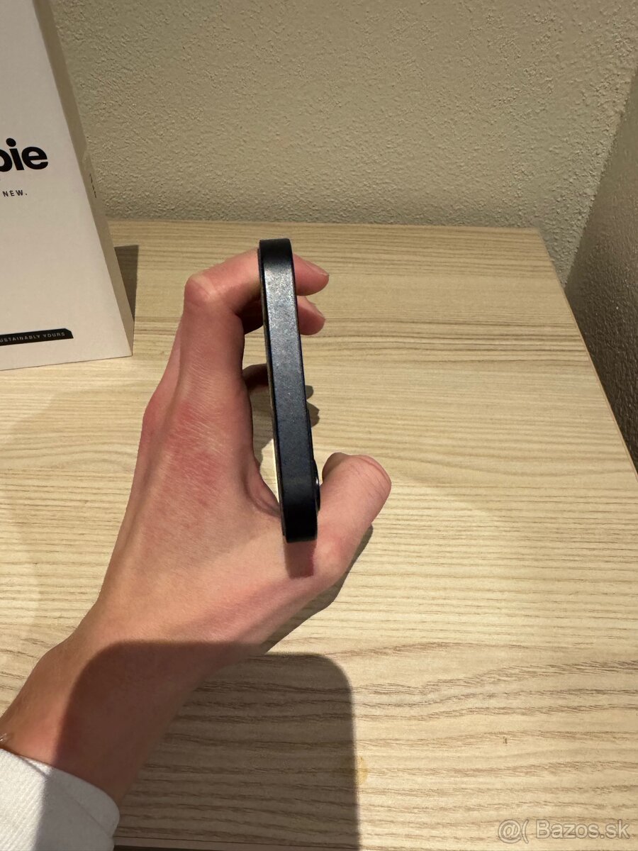 Predám IPhone 12 - 8