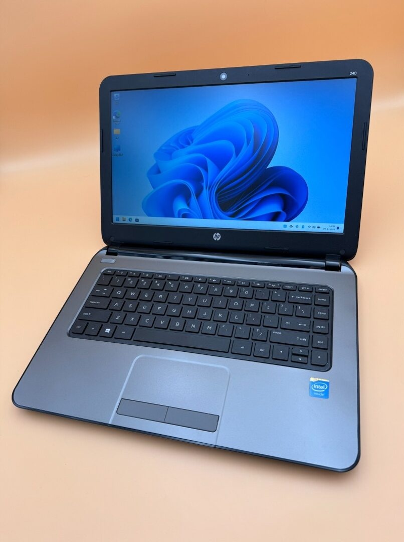 Notebook 14" HP.Intel Celeron 2x2,16GHz.8gb ram.120g SSD - 8