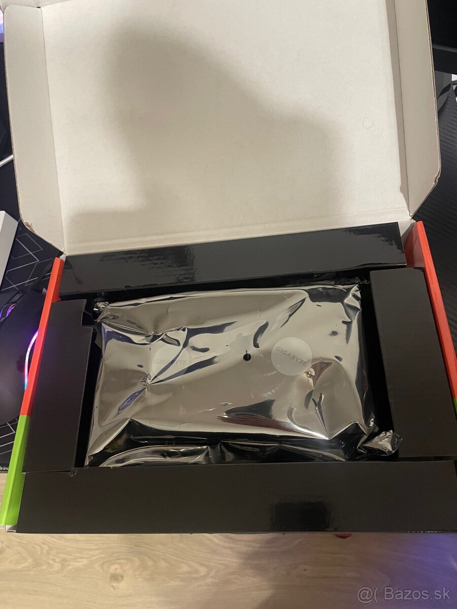 RTX 4060 Gigabyte Windforce OC 8GB - 8