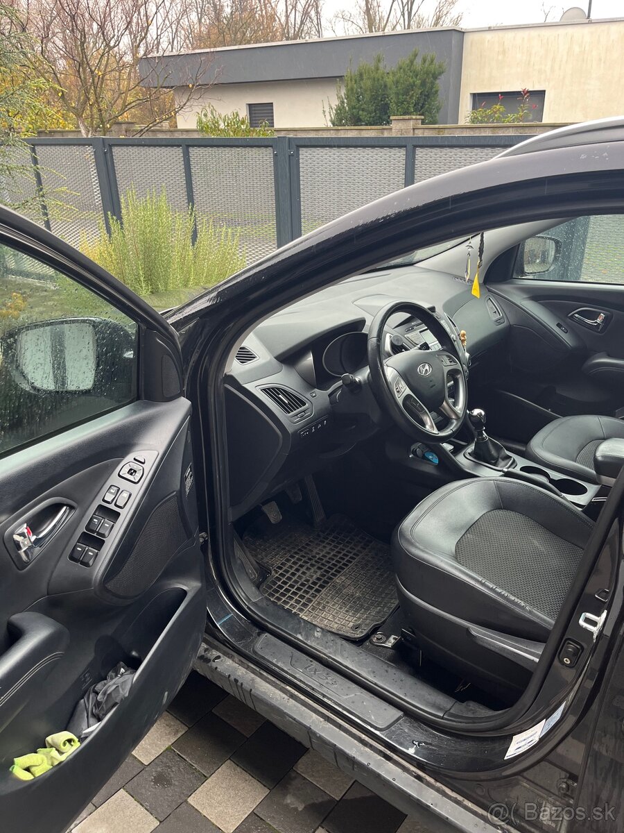 Hyundai ix35 2.0 crdi 2011 4x4 s uzávierkou a s ťažným - 8