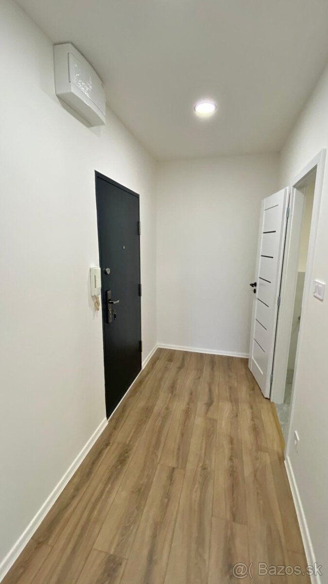 Priestranný moderne zrekonštruovaný 2 izb. byt Ovručská ul. - 8