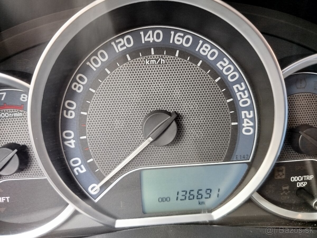 Predam Toyotu Auris - 8