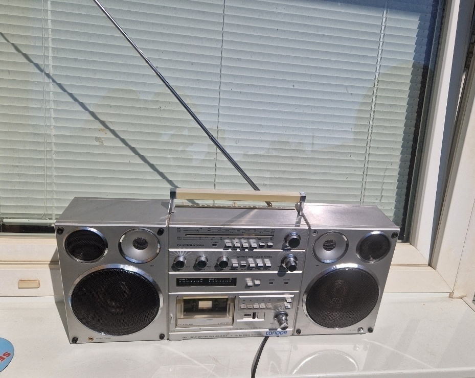 TESLA CONDOR K 304 .Prenosné Stereo Rádio 3D zvuk surround - 8