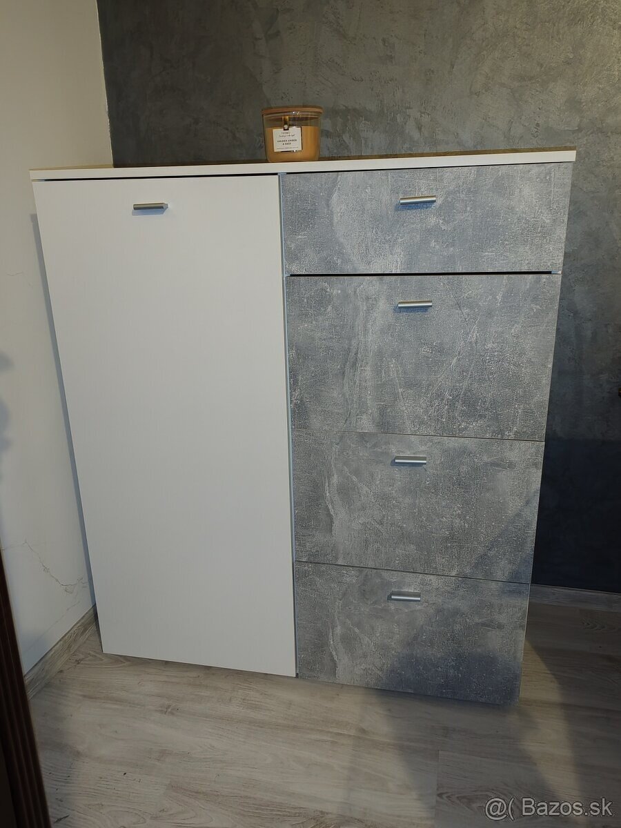 Obývacia, študentská stena - 8