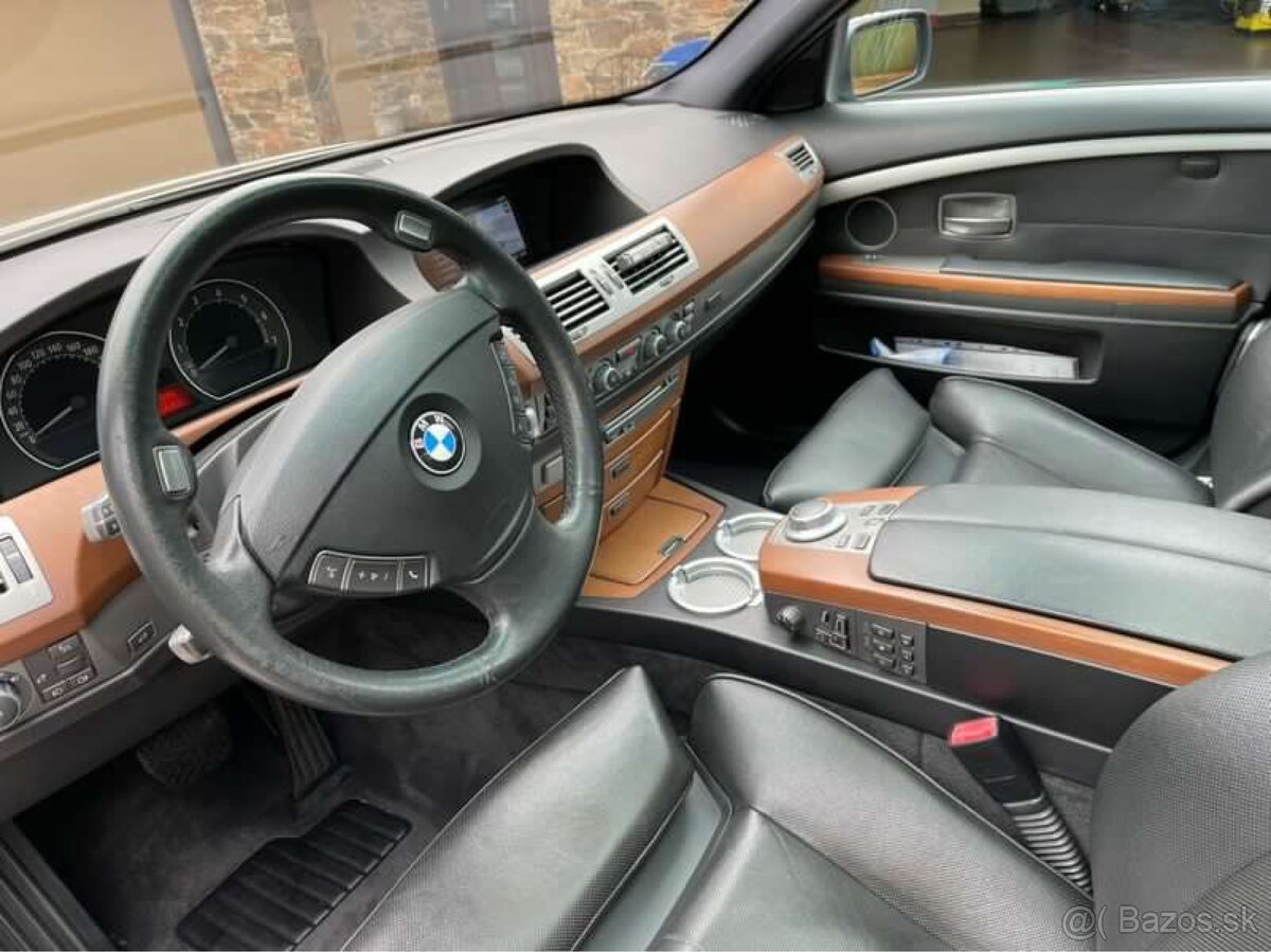 BMW 750i - 8