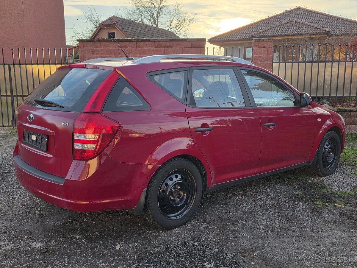 Kia Ceed SW 1.6 16V • Benzín • 85kw • Mod. 2010 - 8