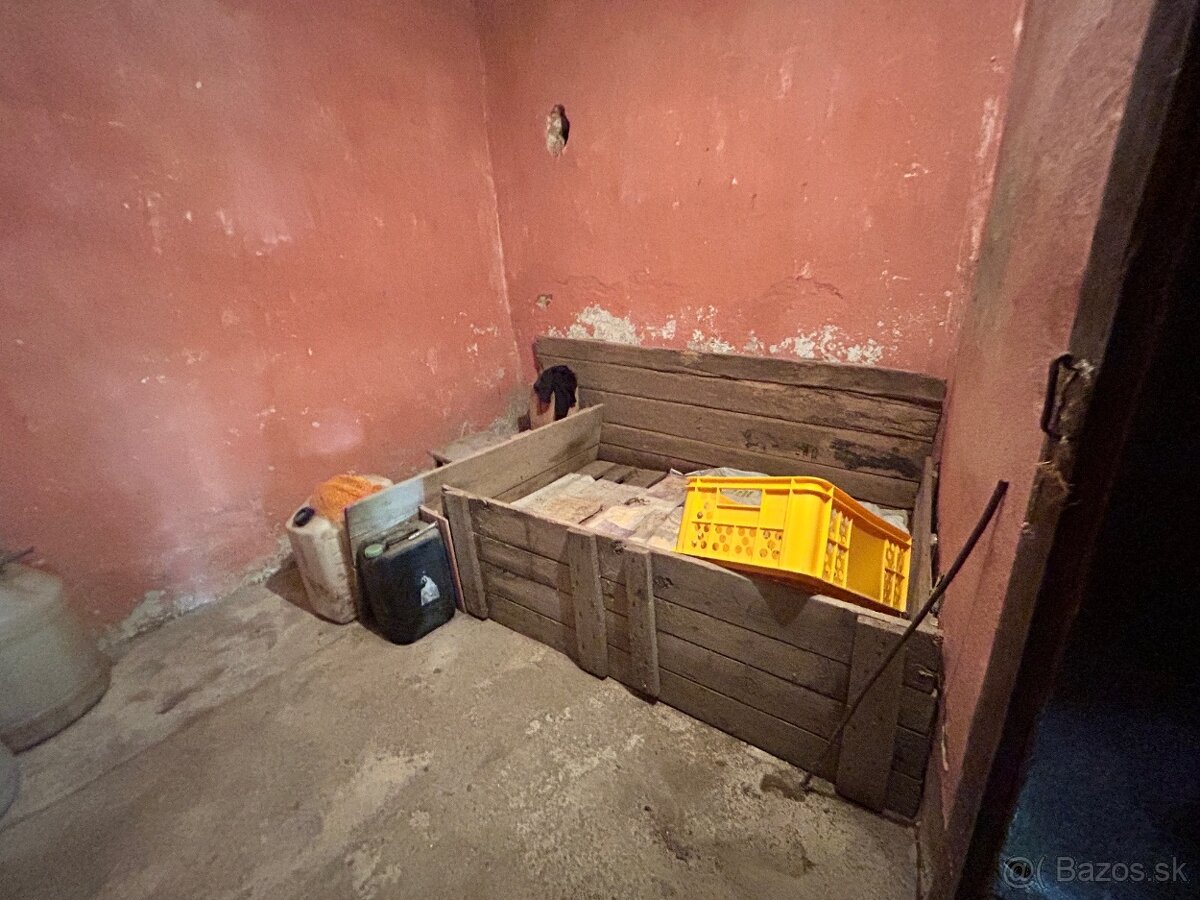 Ponúkam na predaj viničný dom s pivnicou v tichom prostredí - 8