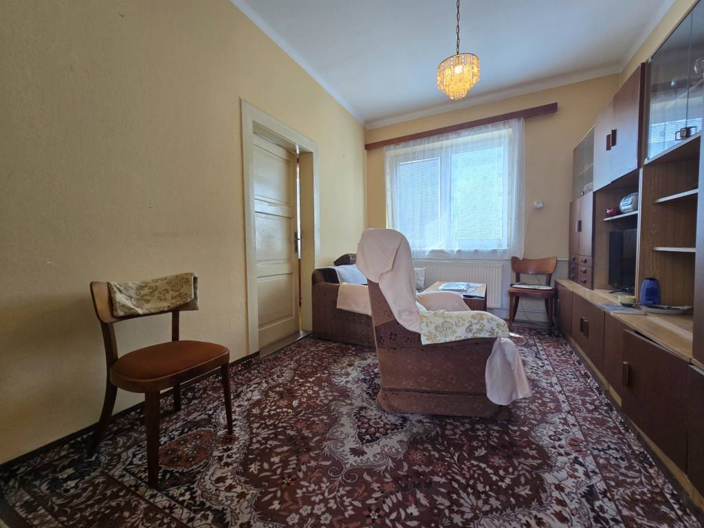 REZERVOVANÉ 4 + 2 izbový rodinný dom - 8