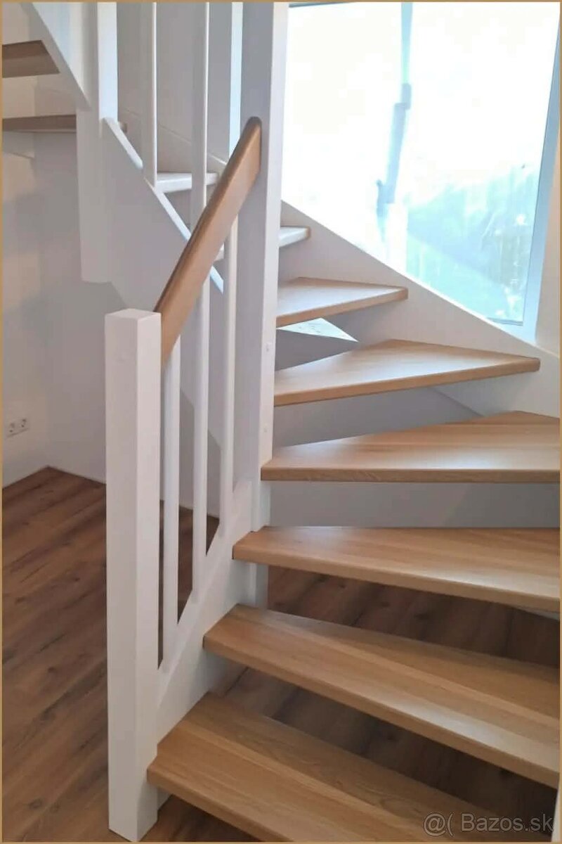 Samonosné drevené schody so zábradlím - 8