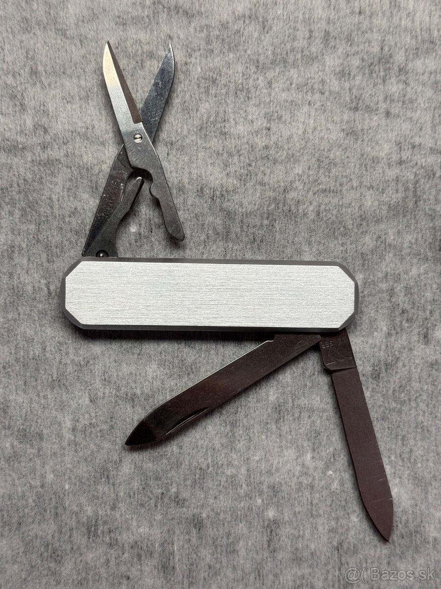 Kapesní nůž WENGER Swiss Army Knife (metal 50). - 8