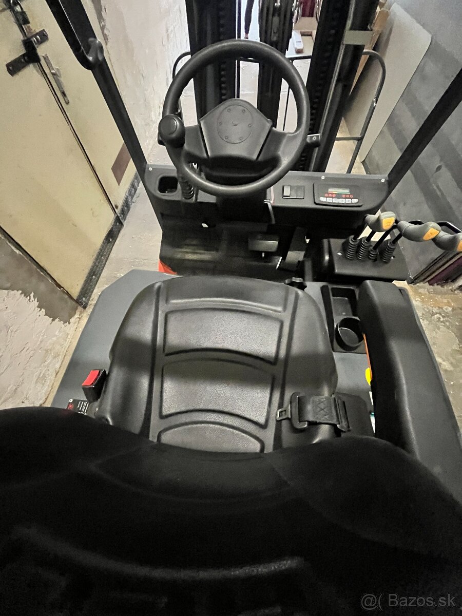 Predaj vysokozdvižného vozíka HELI CPD18 online aukciou - 8