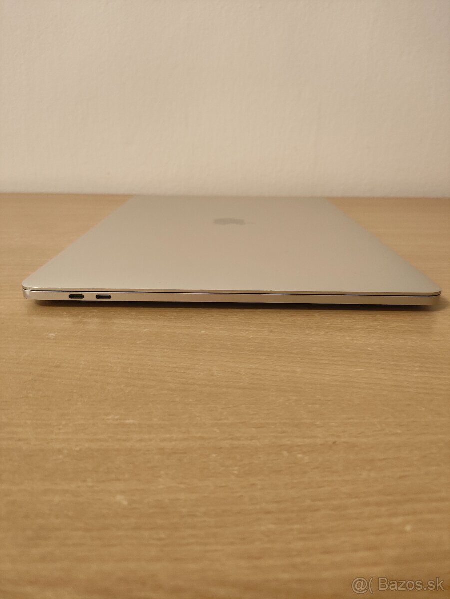 MacBook Pro 15 2016 | i7 • 16GB • 256GB SSD - 8