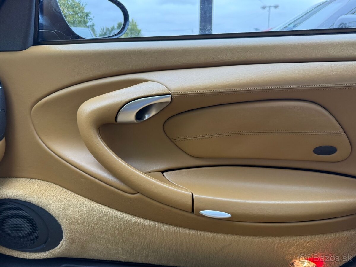 Porsche 911 Carrera 996 - 8