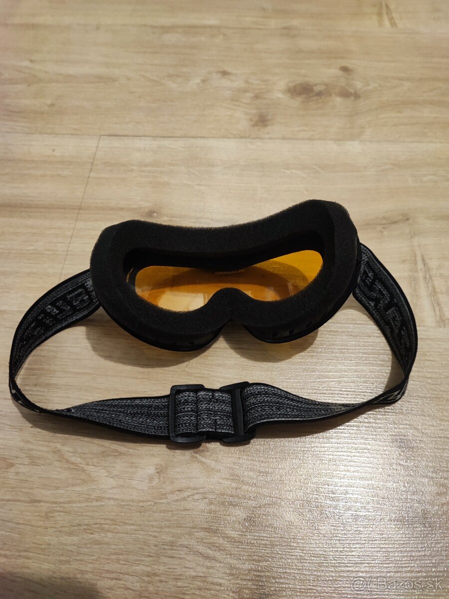 Lyžiarky, prilba, okuliare - 8