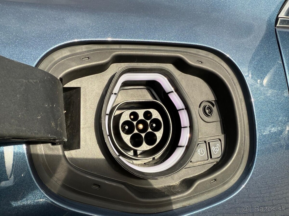 Ford Kuga 2.5 Duratec PHEV 225k Titanium X CVT
- 8