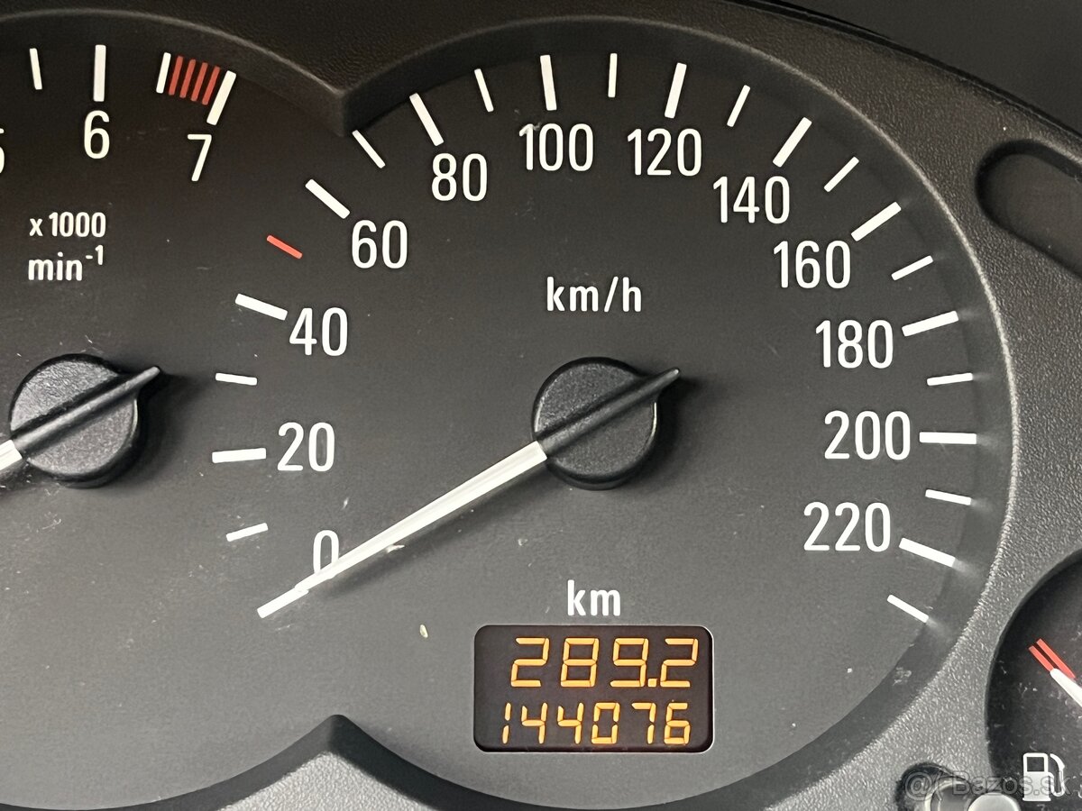 Opel Corsa 1.0 benzín 2005 - 8