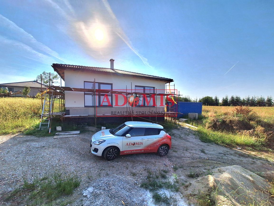 ADOMIS - predám 5-izbový bungalov1, 123m2,Ortáše 607m2, iba - 8