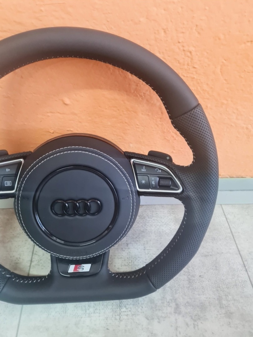 AUDI MULTIFUNKCNY VOLANT S AIRBAGOM A PADLAMI, biela niť - 8