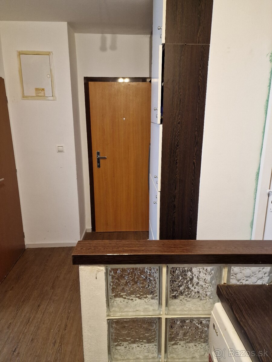 Prenajmem nebytový priestor v starom meste BA na Žilinskej - 8