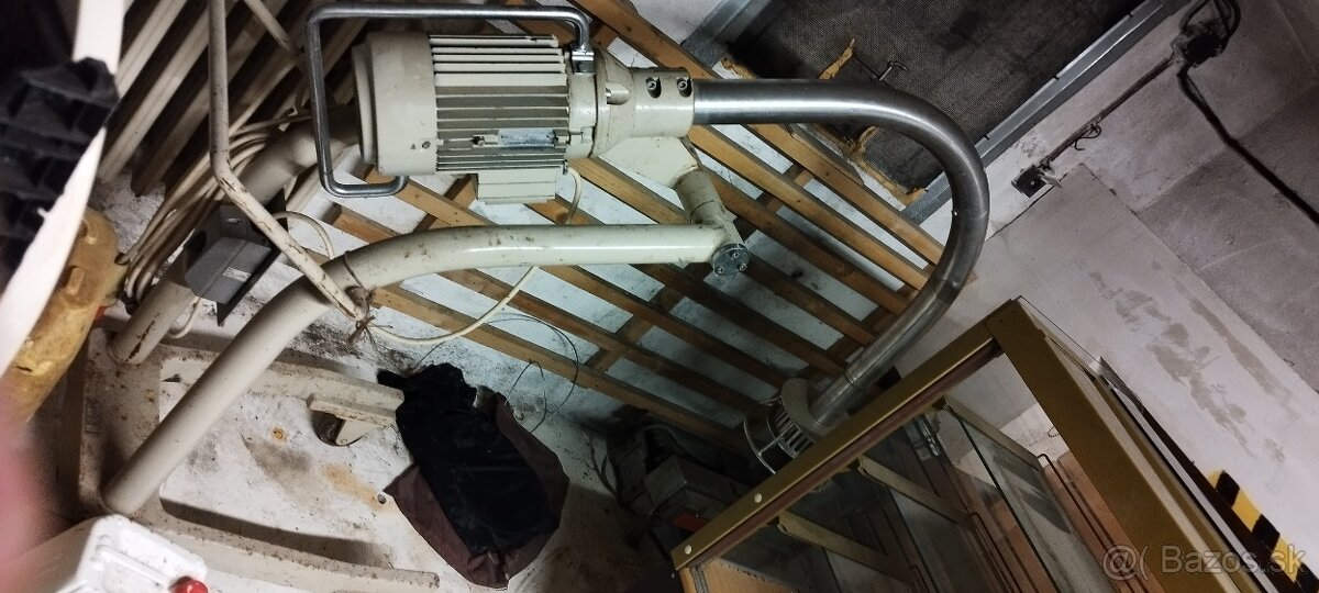 Predam vytrinu, šiškovač, plynovu panvicu, miesič a ine... - 8