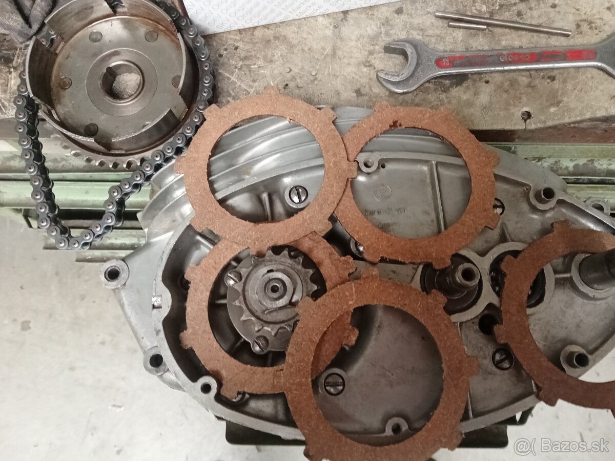 Kryt karburátoru a motor jawa 150/351,352 - 8