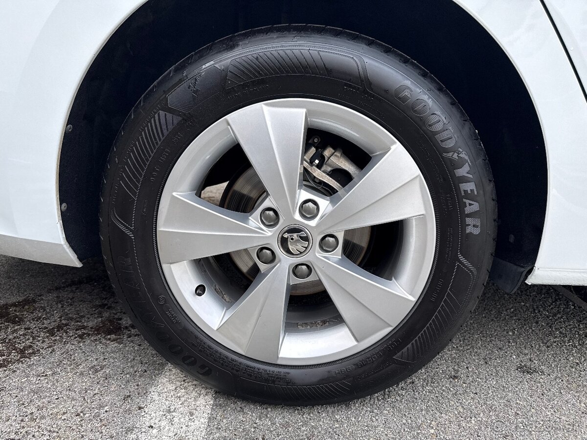 Škoda Octavia Combi 2.0 TDI DSG Ambition - 8