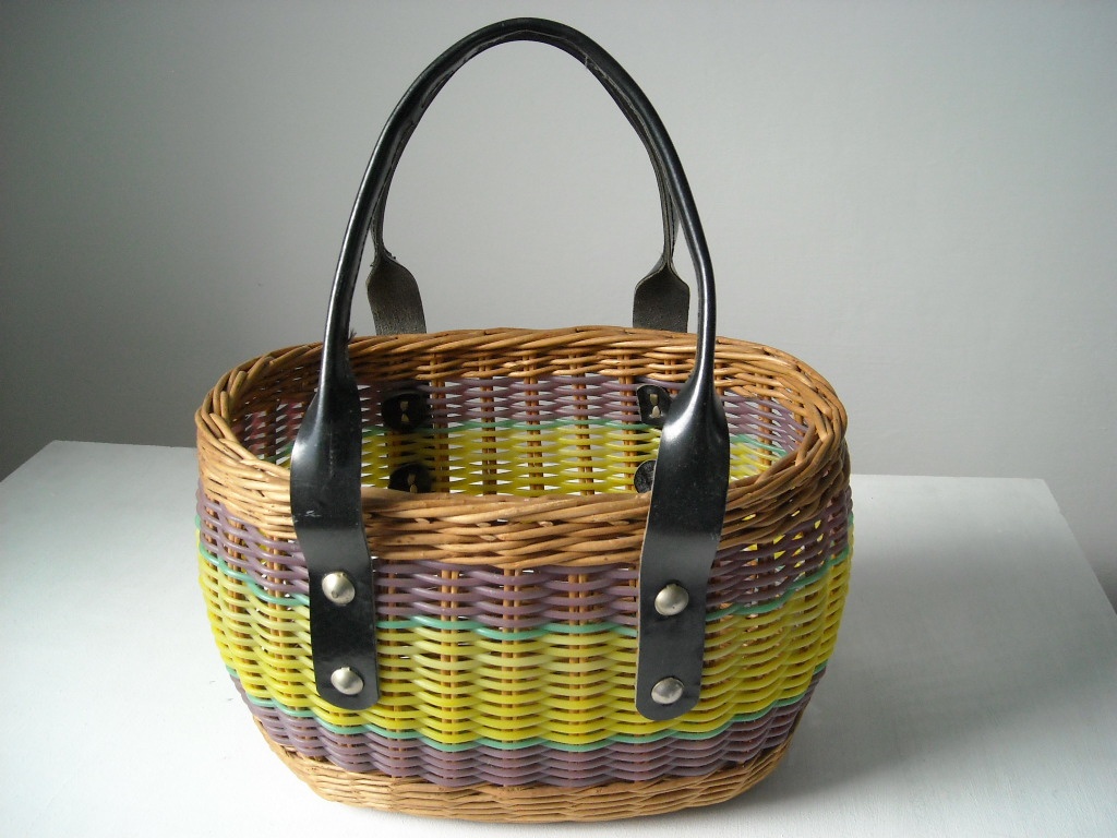 Baletka,svietniky na sviečku,tabatierka a iné - 8