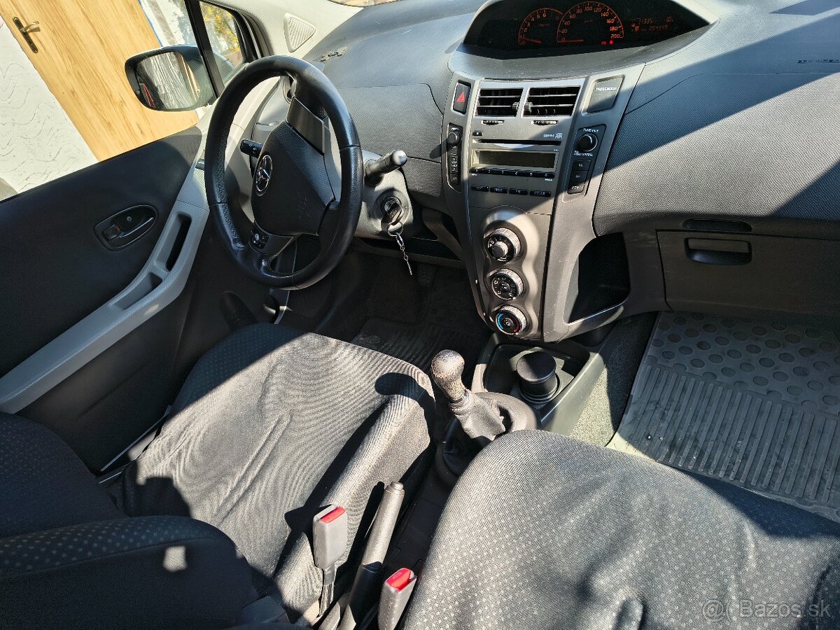 Predám Toyota Yaris 1.0 benzín - 8