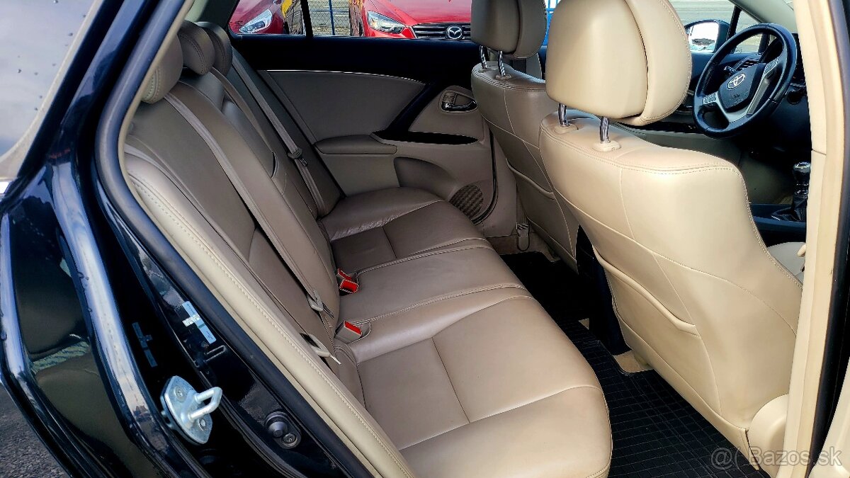 Toyota Avensis Combi 2.0 D-4D Exclusive - 8