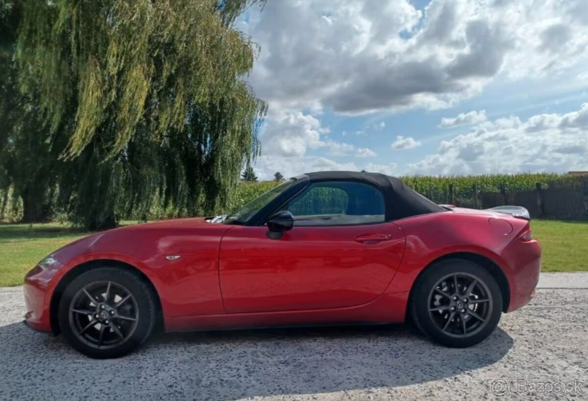 Mazda MX-5 1.5i - 8