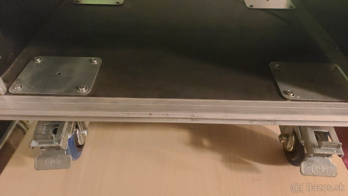 Predám 19" rack 12U - 8