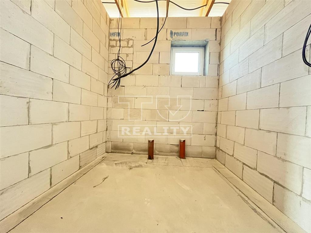 REZERVOVANÉ. Rozostavaný rodinný dom v štádiu hrubej... - 8