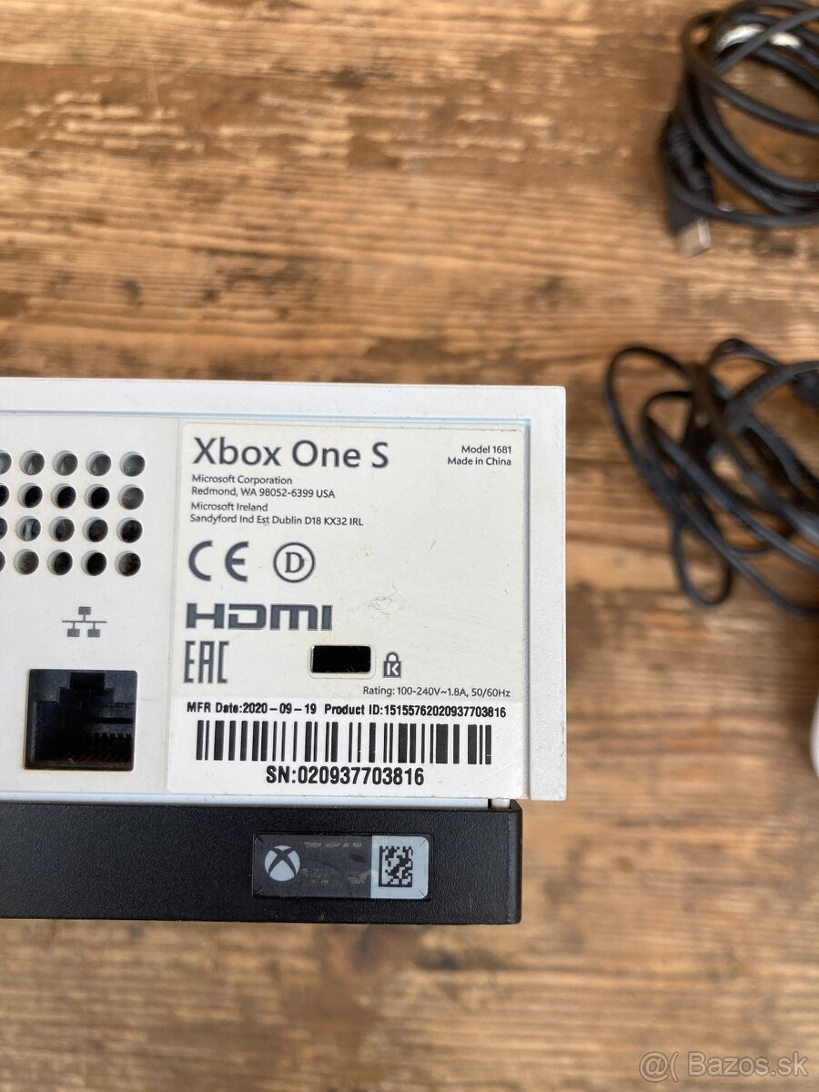 Xbox one S - 1000 GB + ovladač + příslušenství - 8
