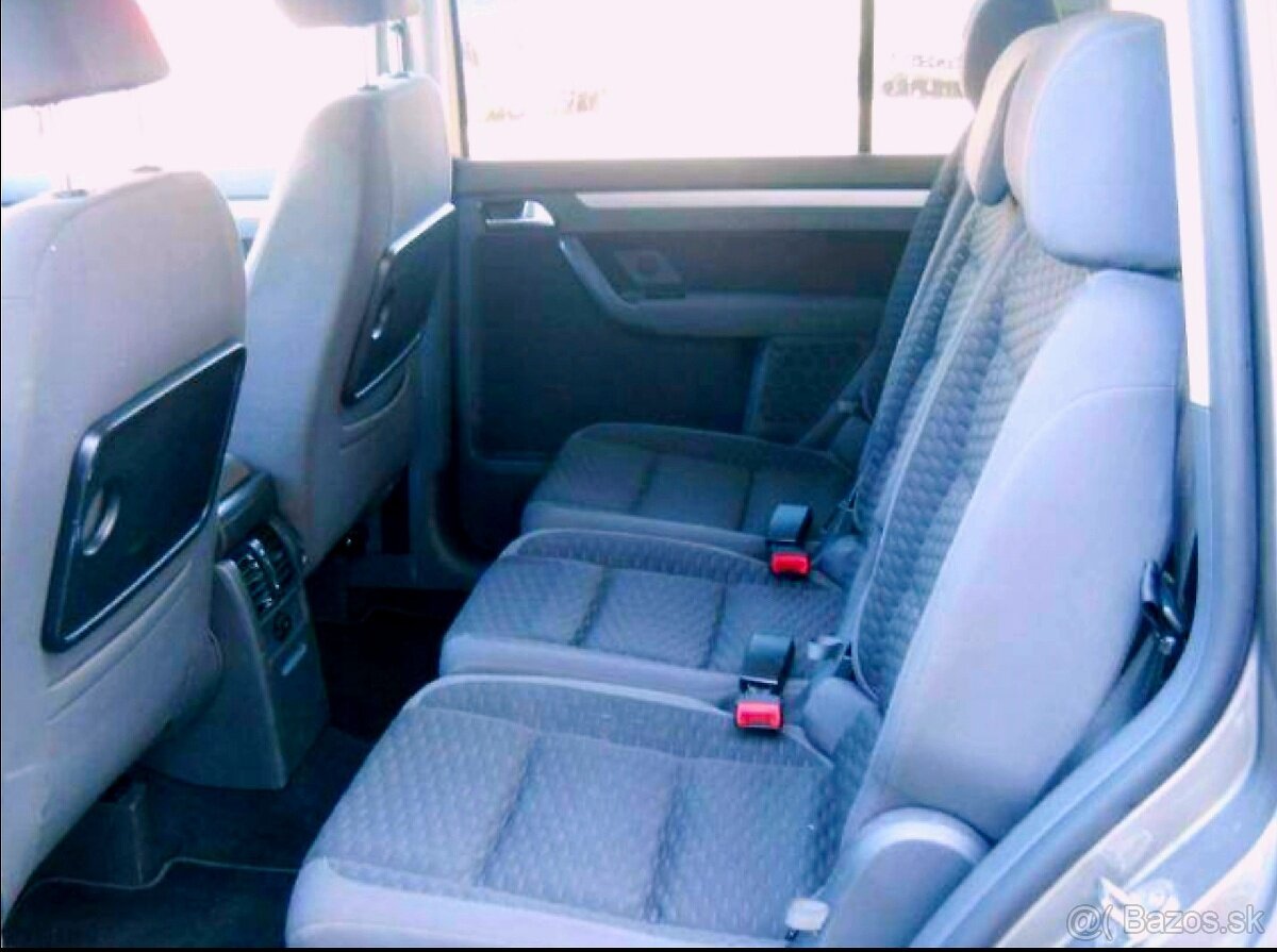 VW TOURAN 2.0TDI - PREDAJ AJ NA SPLÁTKY - 8