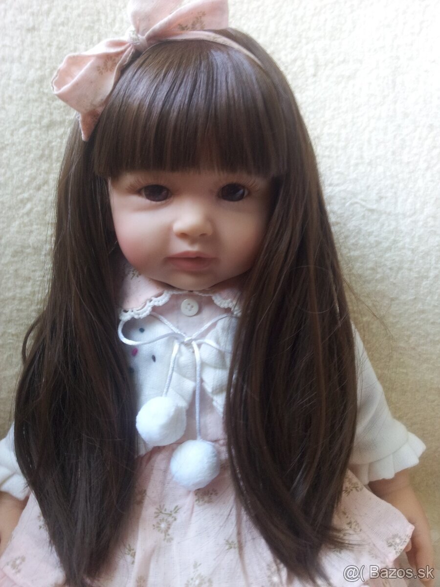 Realisticka babika v marhulkovych satach - 8