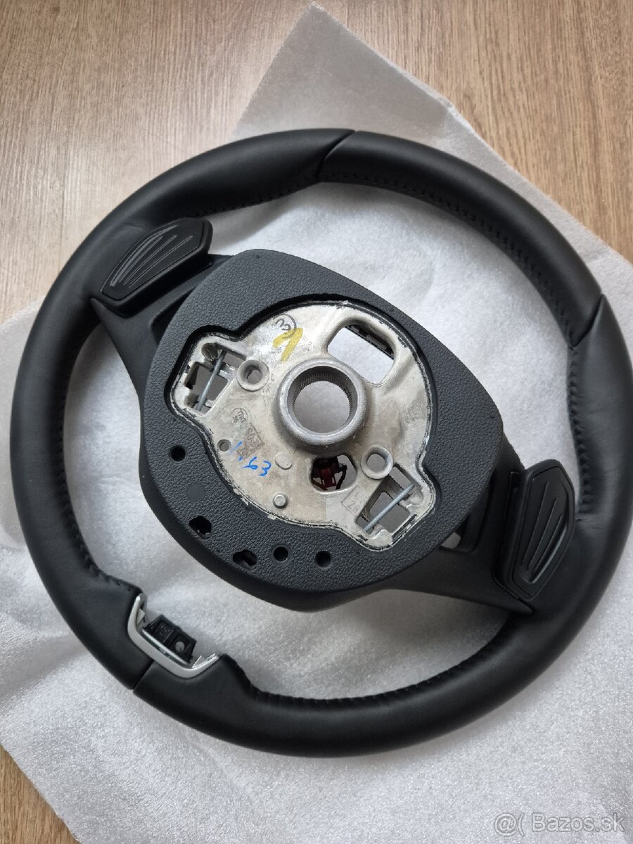 SKODA VYHRIEVANY VOLANT S PADLAMI DSG - 8
