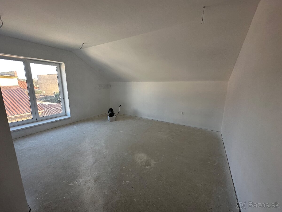 Priestranný tehlový rodinný dom - 8