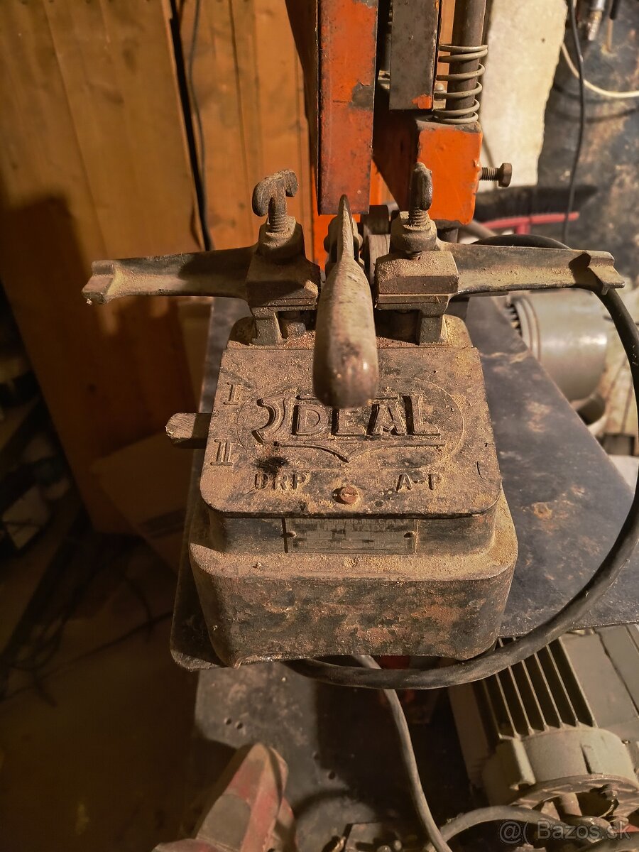 hoblovačka,dlabačka,pásovka,sverák,stôl - 8