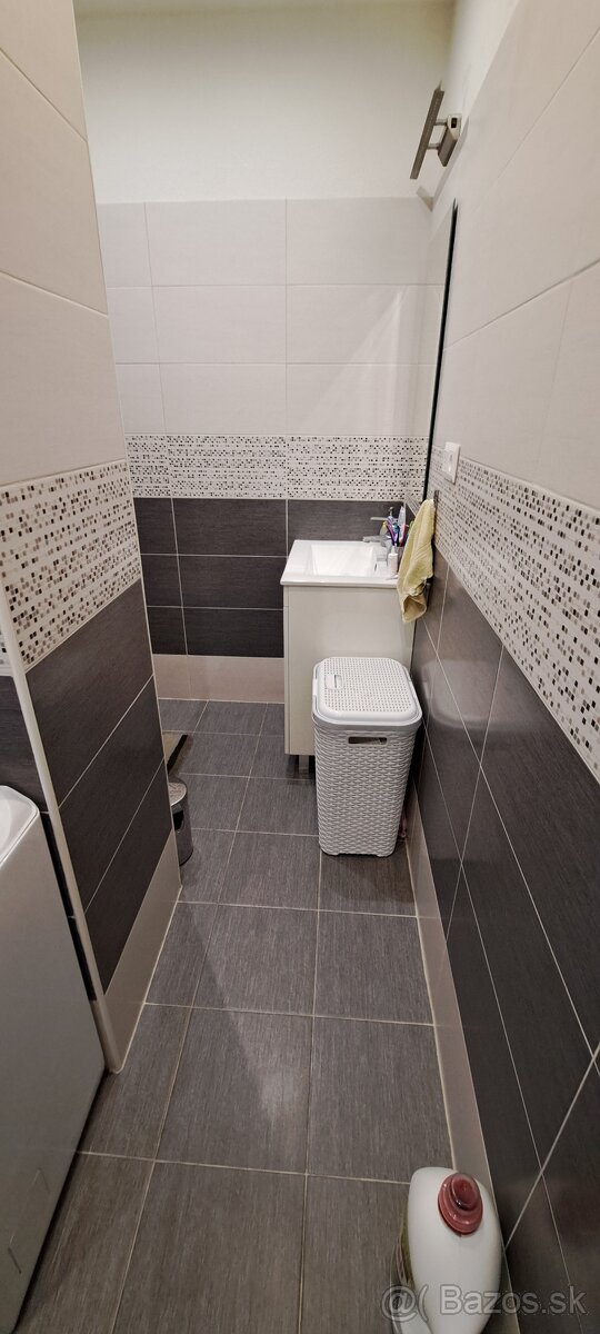 Prerobený 2,5 izbový byt s balkónom - 8