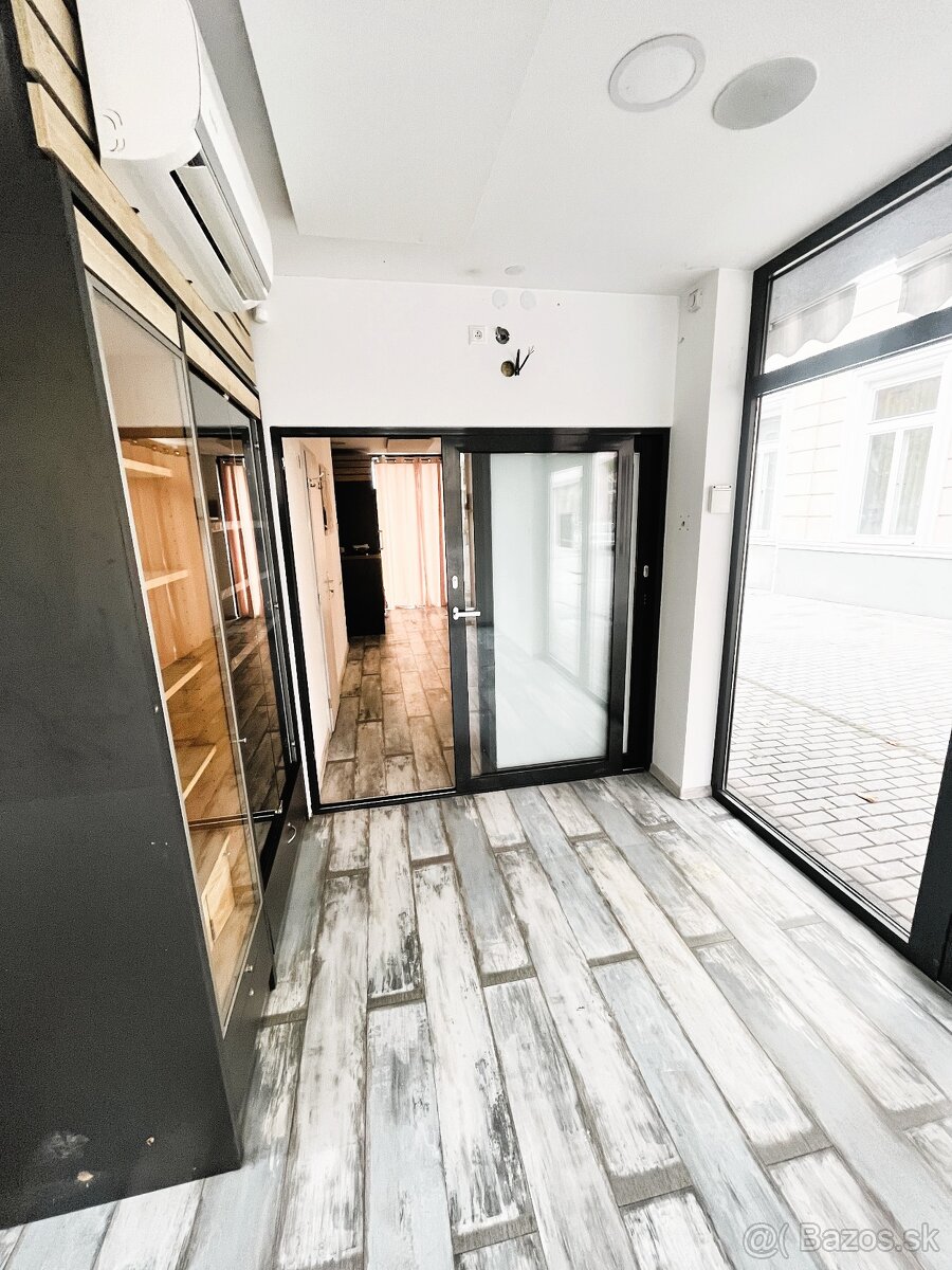 Na prenájom presklený priestor v centre Lučenca - 8