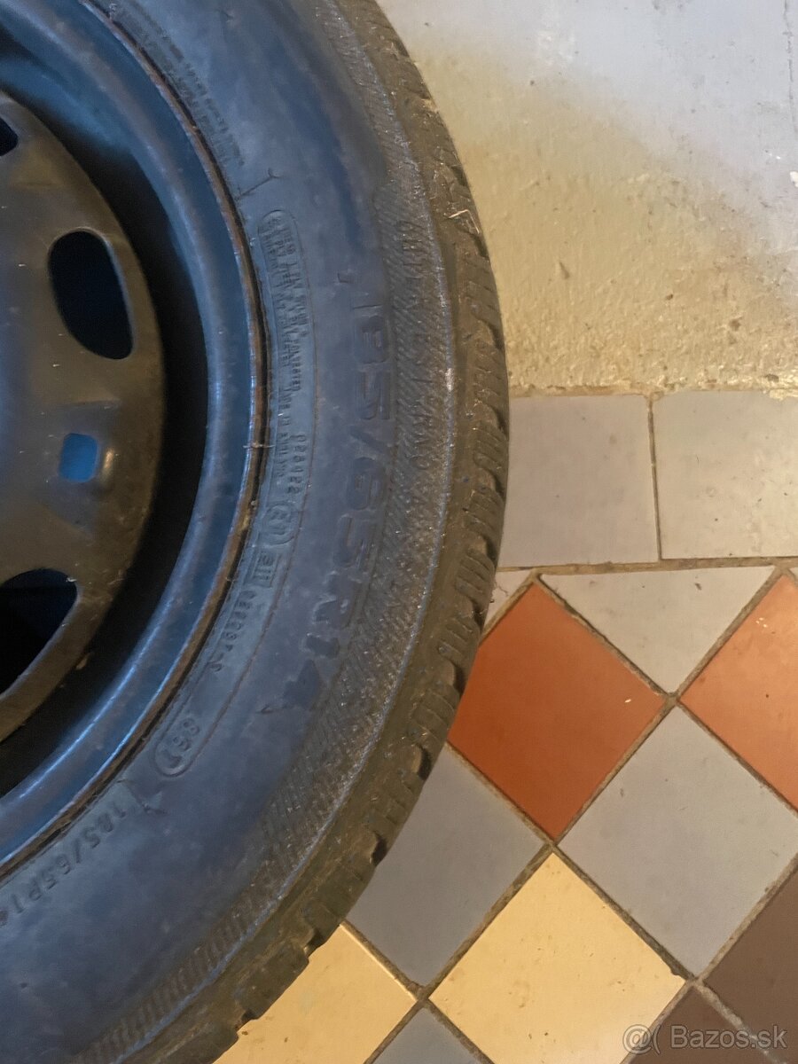 Predám originál Volkswagen plechové disky R14 - 8