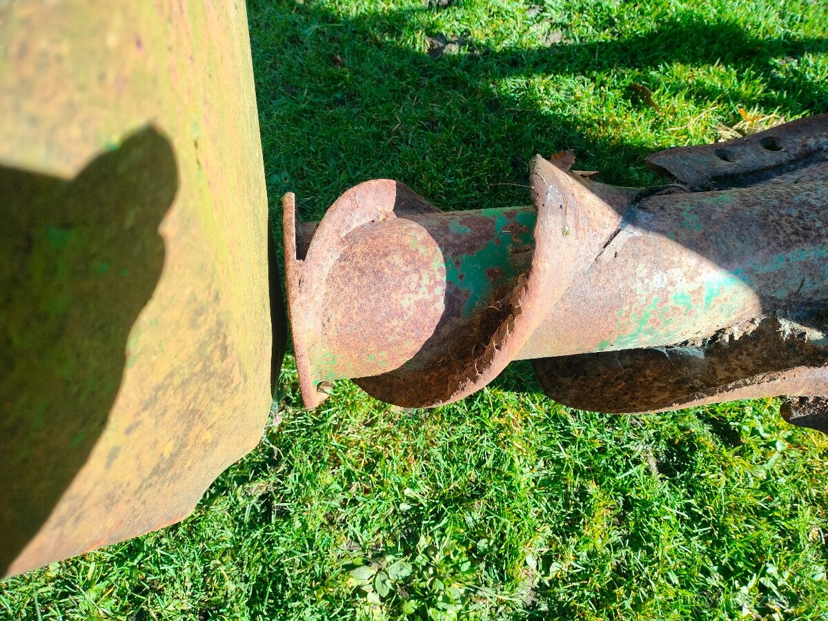 Půdní rýhovací fréza za traktor - 8