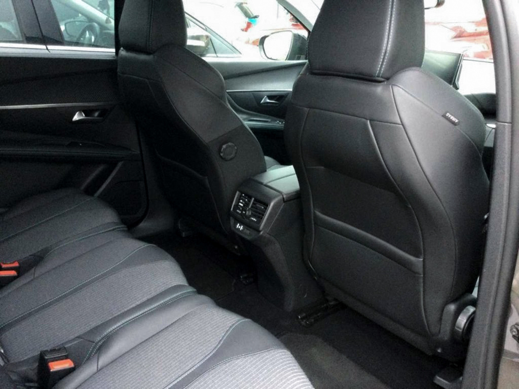 Peugeot 5008 2.0 HDi 180k • 8/2022 • 7. miestne • - 8