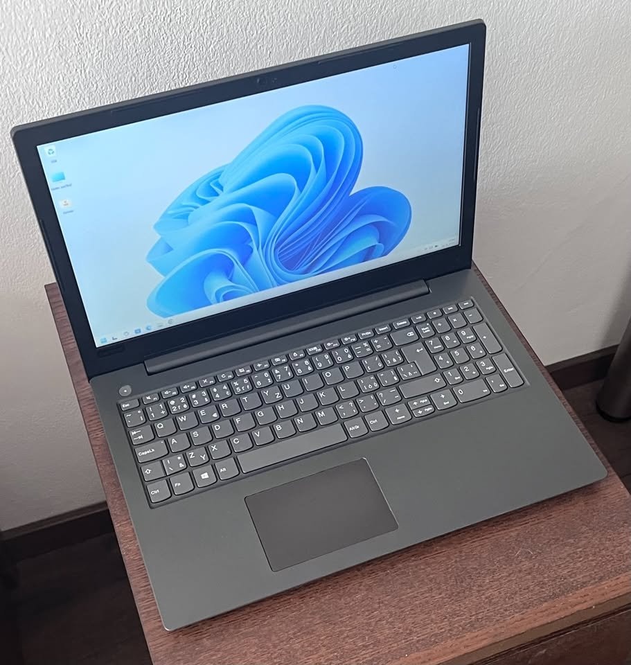 Predám notebook Lenovo V130 - 8