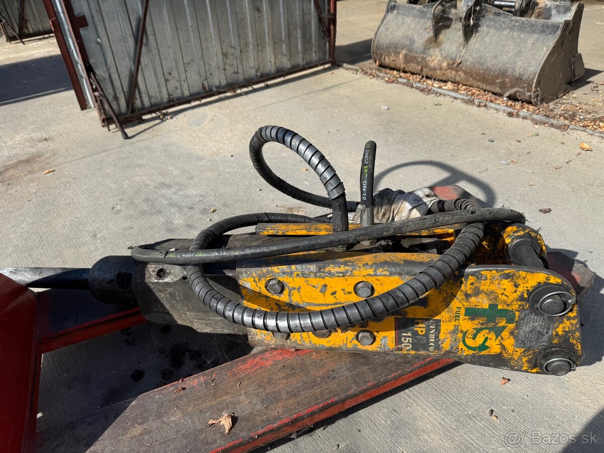 Predám garážovaný báger Bobcat E20, prvý majiteľ. TOP STAV - 8