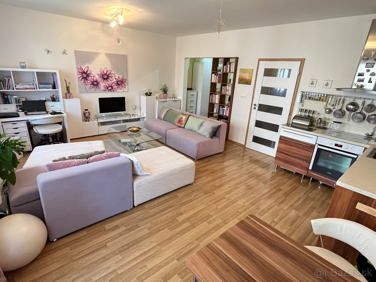 1 a 1/2 izbový byt s balkónom 43 m2 Trenčín, ul. Východná - 8