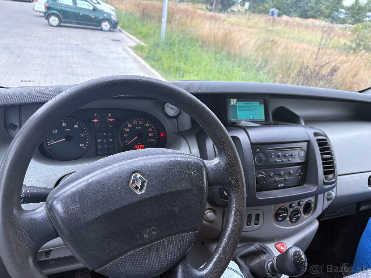 RENAULT TRAFIC II - 8