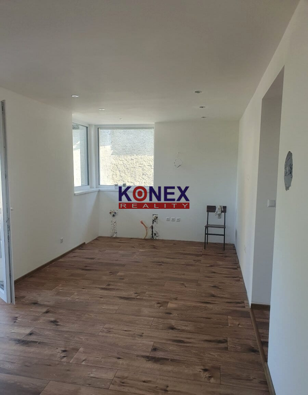 Krásny moderný rodinný dom v obci KAMIENKA pri Humennom - 8