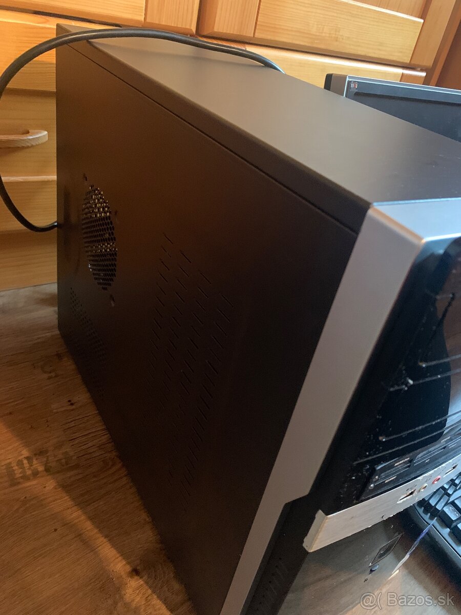 Monitor Asus + PC - prestigio + klávesnica Prestigio - 8