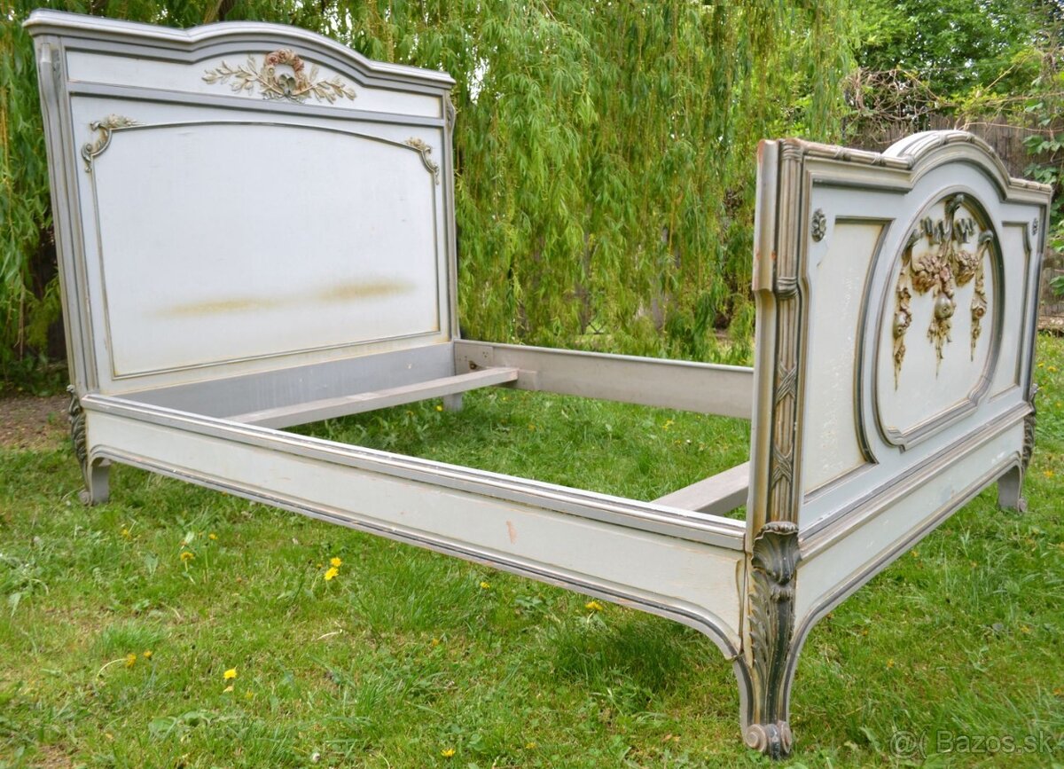 Krásna vyrezávaná posteľ - 8